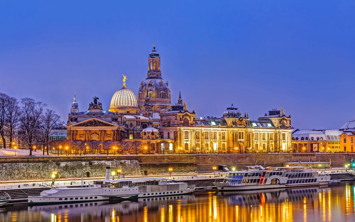 winterliches Panorama von Dresden, Deutschland