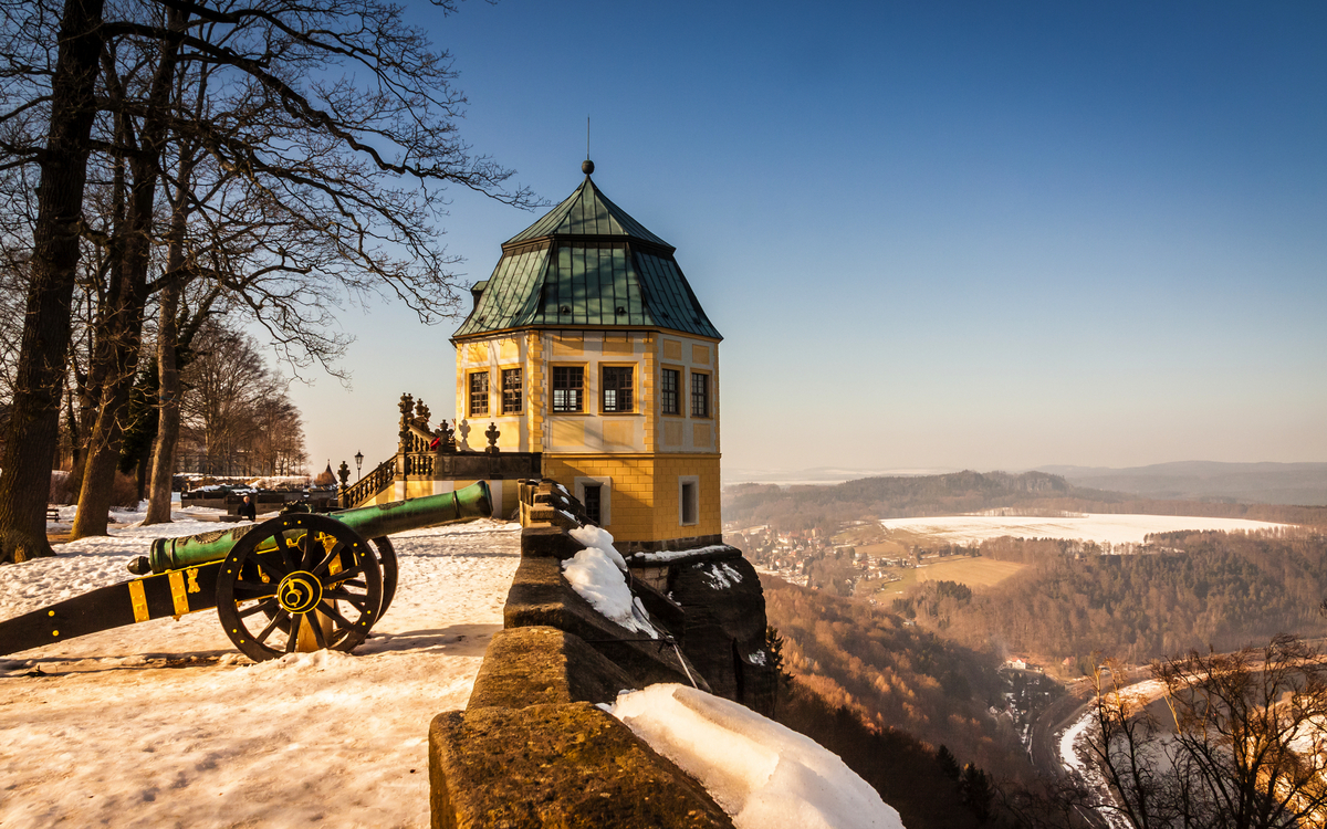 winterliche Festung Königstein im Elbsandsteingebirge, Deutschland