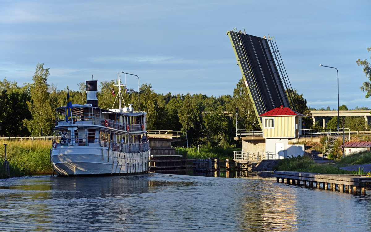 Ausflugsdampfer auf dem Götakanal in Schweden